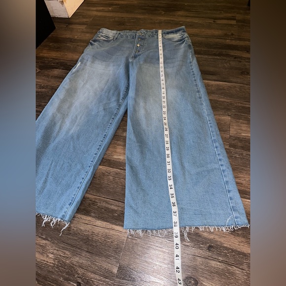 Time and Tru Blue Denim High Rise Wide Legged Jeans Size 16 - Picture 5 of 9